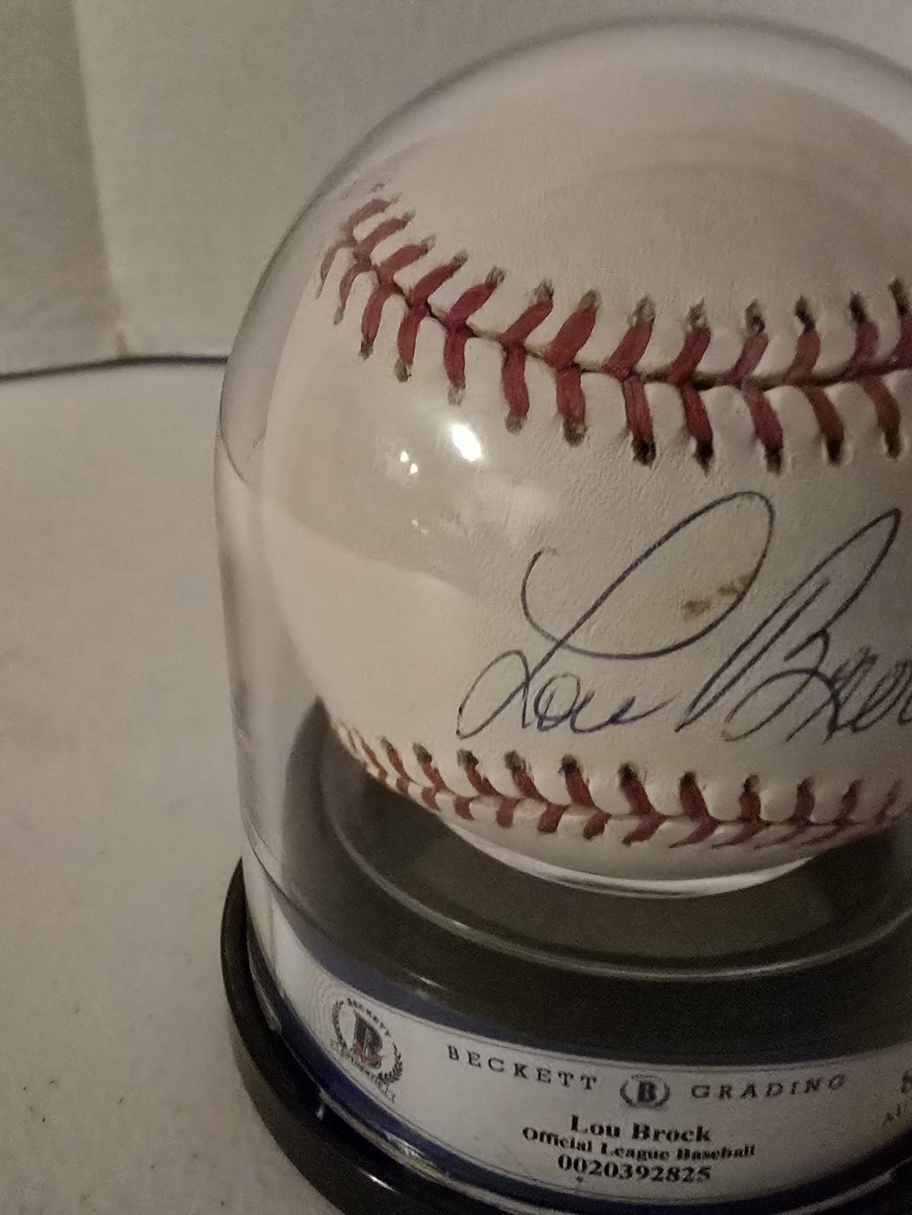 Lou Brock Autographed Baseball Rawlings OLB-1 Beckett Auto Grade 8 w/ LOA